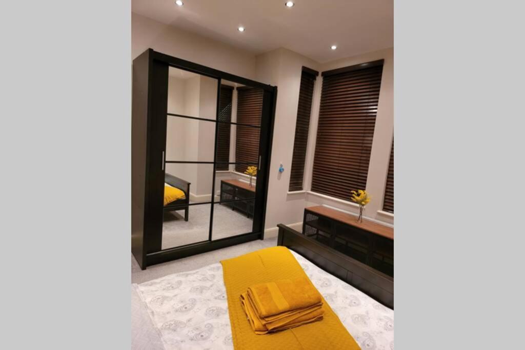 Contemporary 3 Bed Apartment In Hendon Central. Extérieur photo