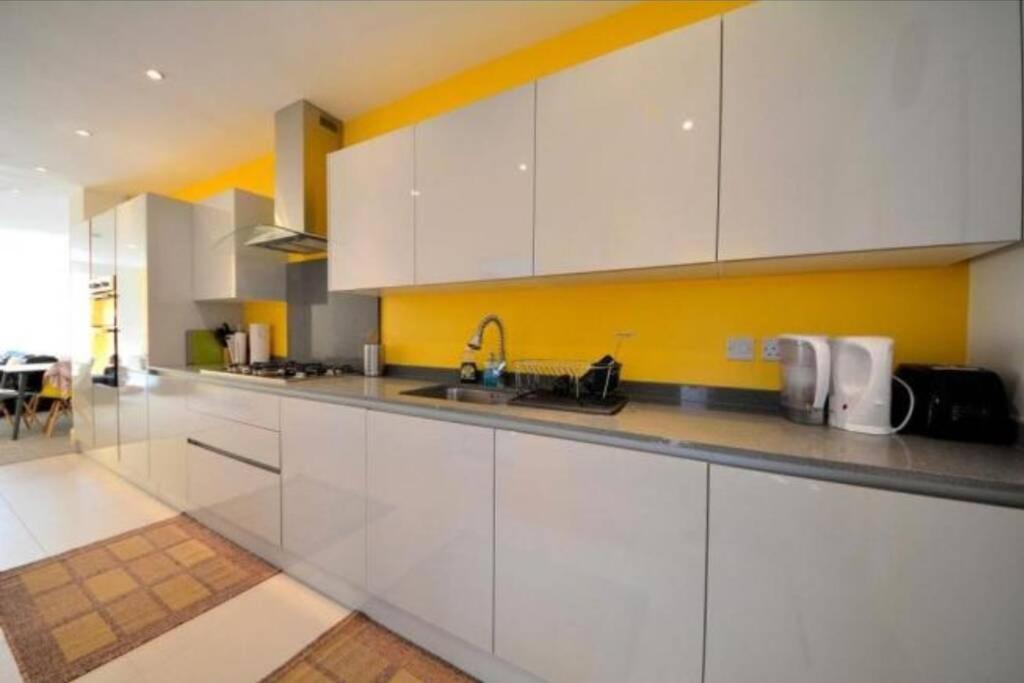 Contemporary 3 Bed Apartment In Hendon Central. Extérieur photo