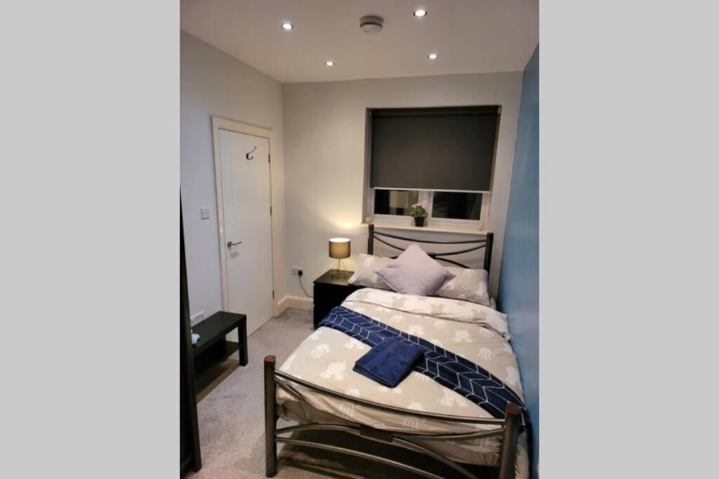 Contemporary 3 Bed Apartment In Hendon Central. Extérieur photo